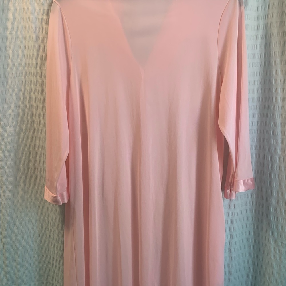 Vanity Fair Short Pink Robe - Picture 4 of 6